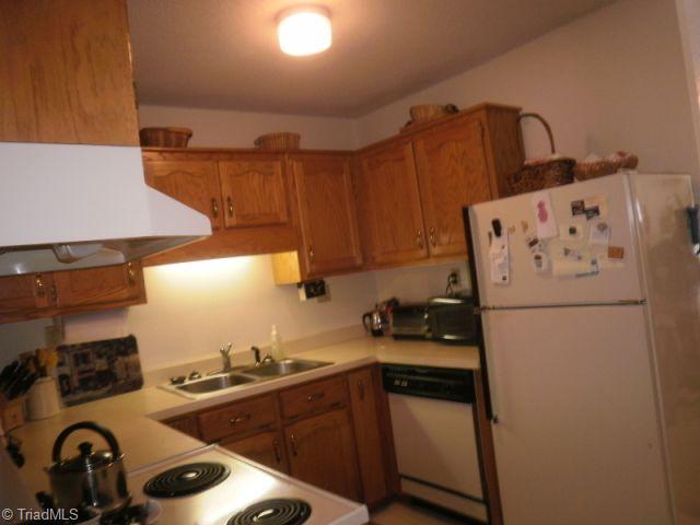 245 4B Hampton Road, Unit 4B Asheboro, NC 27203 - Photo 5 of 8 Kitchen.