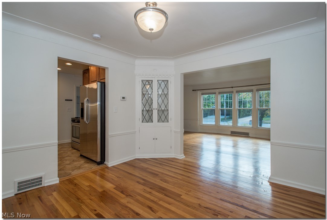 2416 Fenwick Road Cleveland, OH 44118 - Photo 12 of 35