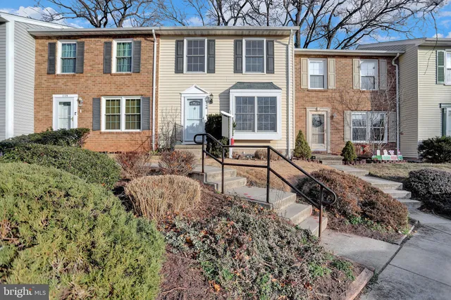 a house view with a outdoor space