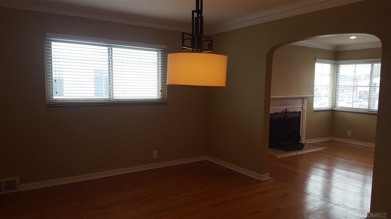 628 Neff Road Grosse Pointe, MI 48230 - Photo 4 of 16 50215504-0CE58B0A-924E-4D4B-9A1D-B50F2996E5EA.JPG