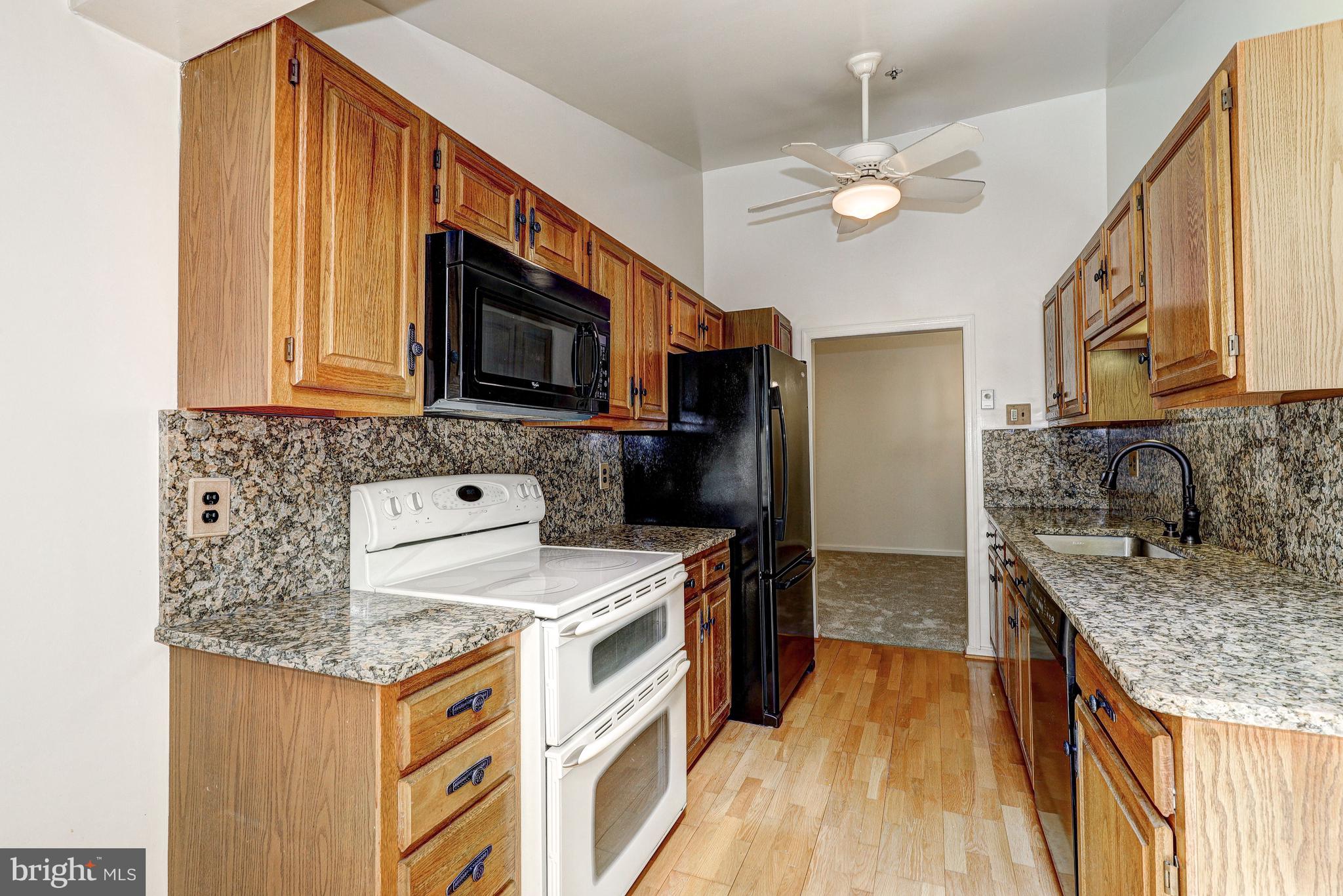 19 Rain Flower Path, Unit 303 Sparks Glencoe, MD 21152 - Photo 6 of 29 Kitchen