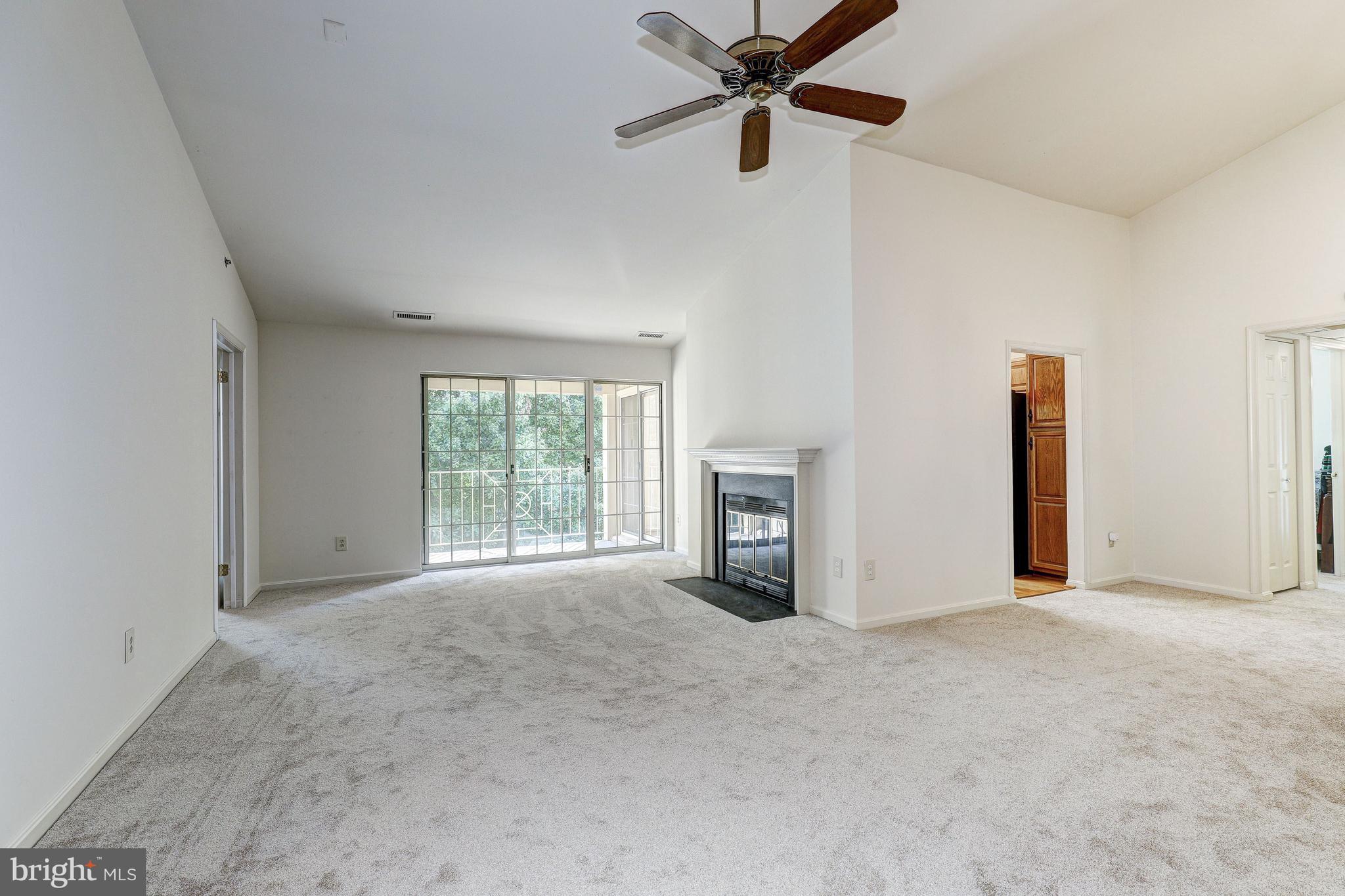 19 Rain Flower Path, Unit 303 Sparks Glencoe, MD 21152 - Photo 7 of 29 Living Room/Dining Room