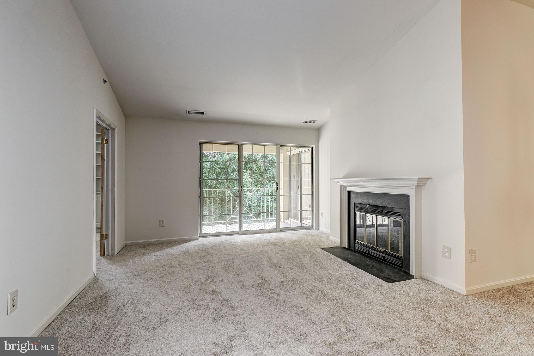 19 Rain Flower Path, Unit 303 Sparks Glencoe, MD 21152 - Photo 8 of 29 Living Room/Dining Room