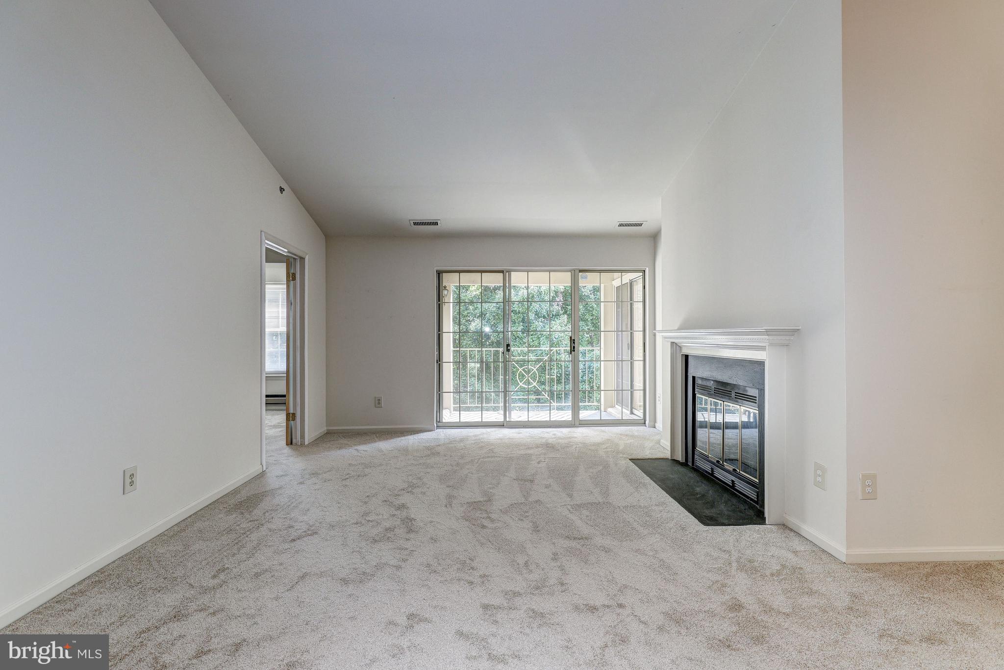 19 Rain Flower Path, Unit 303 Sparks Glencoe, MD 21152 - Photo 9 of 29 Living Room/Dining Room
