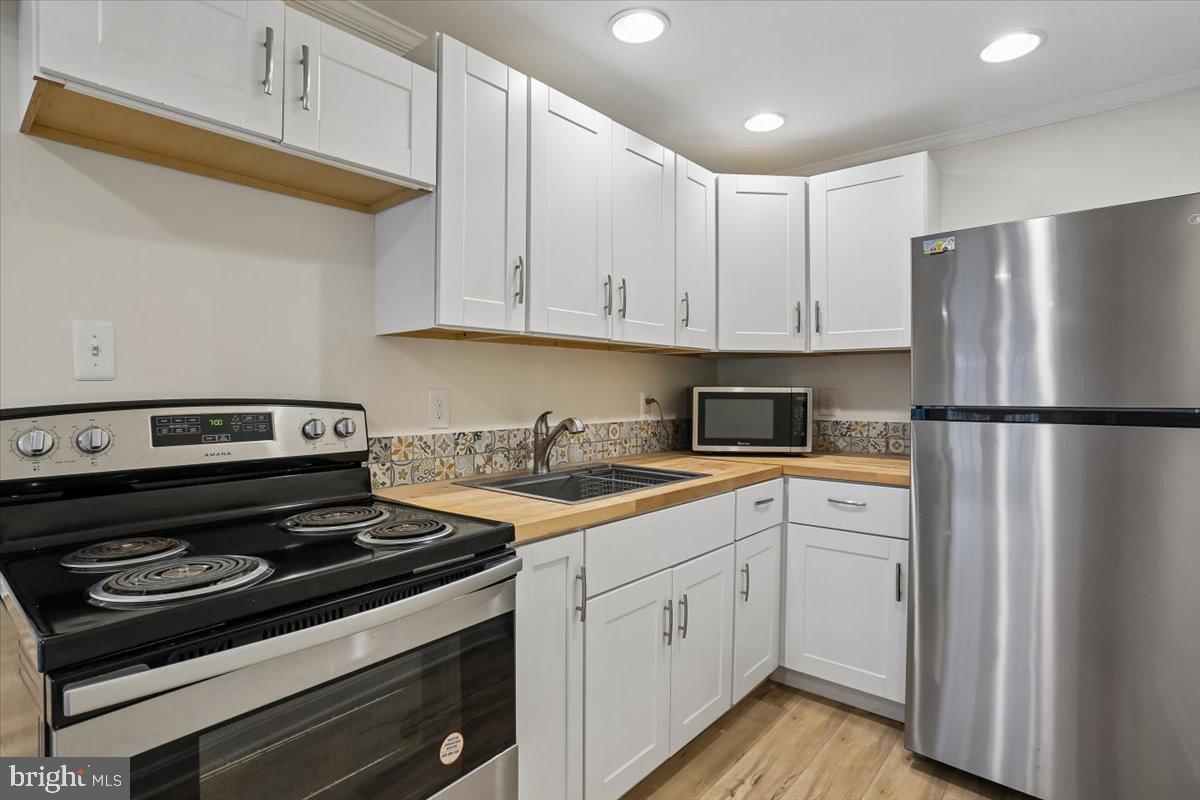 8603 Brickyard Road Potomac, MD 20854 - Photo 92 of 135 Apartment Kitchen