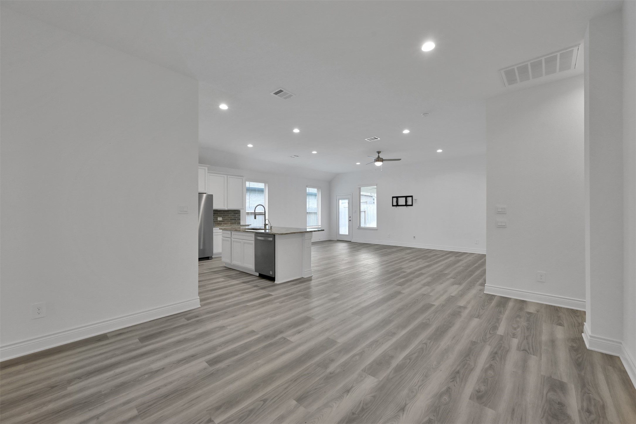 1610 Little Rabbit Court Montgomery, TX 77316 - Photo 6 of 38 Gallery Image 6