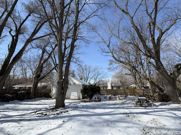 $289,000 | 2420 Emmons Avenue, Rochester Hills, MI 48307