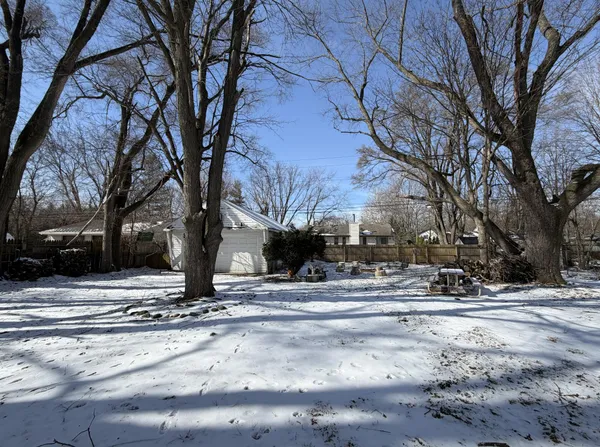 $289,000 | 2420 Emmons Avenue, Rochester Hills, MI 48307