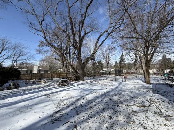 $289,000 | 2420 Emmons Avenue, Rochester Hills, MI 48307