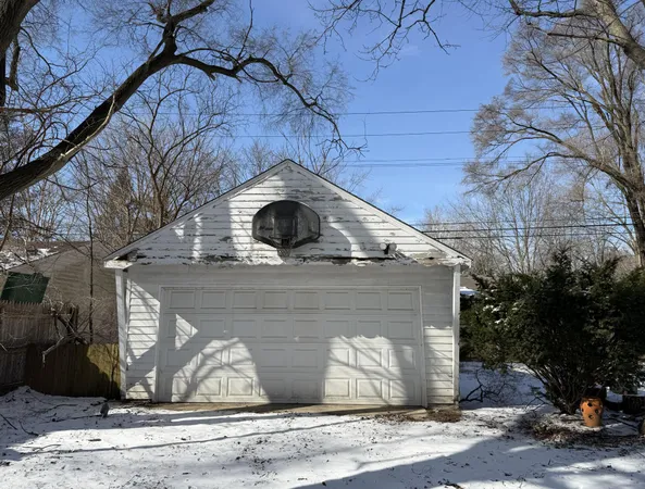 $289,000 | 2420 Emmons Avenue, Rochester Hills, MI 48307