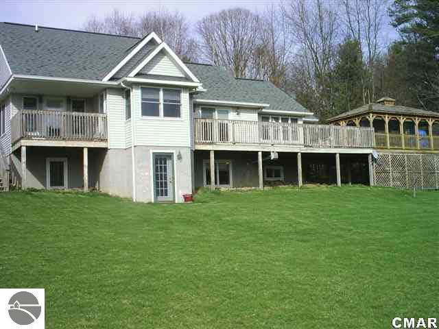 7748 Timber Rdg Way Blanchard, MI 49310 - Photo 2 of 18 1774344-1.JPG