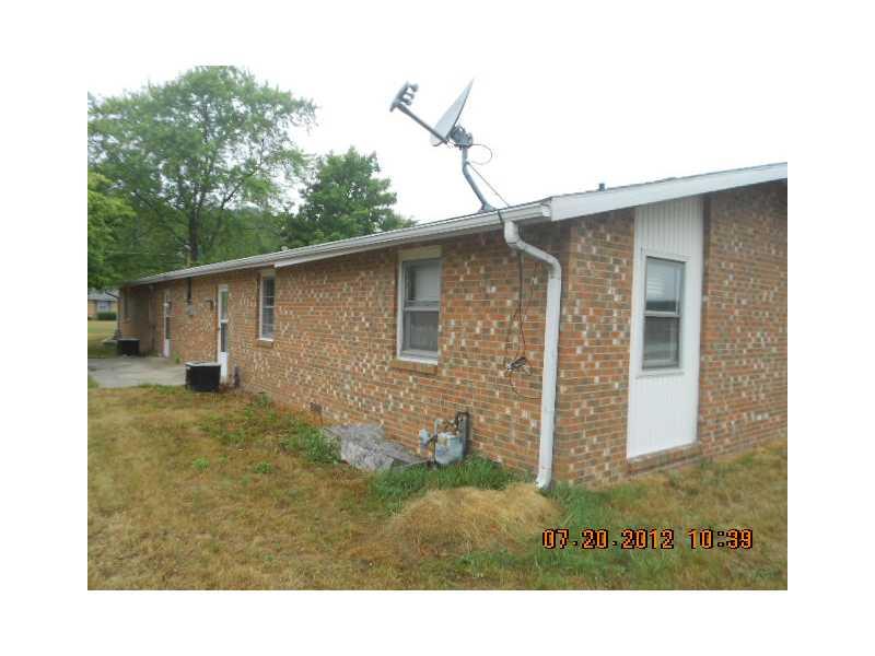 521 Piccadilly Road Anderson, IN 46013 - Photo 2 of 15 Gallery Image 2