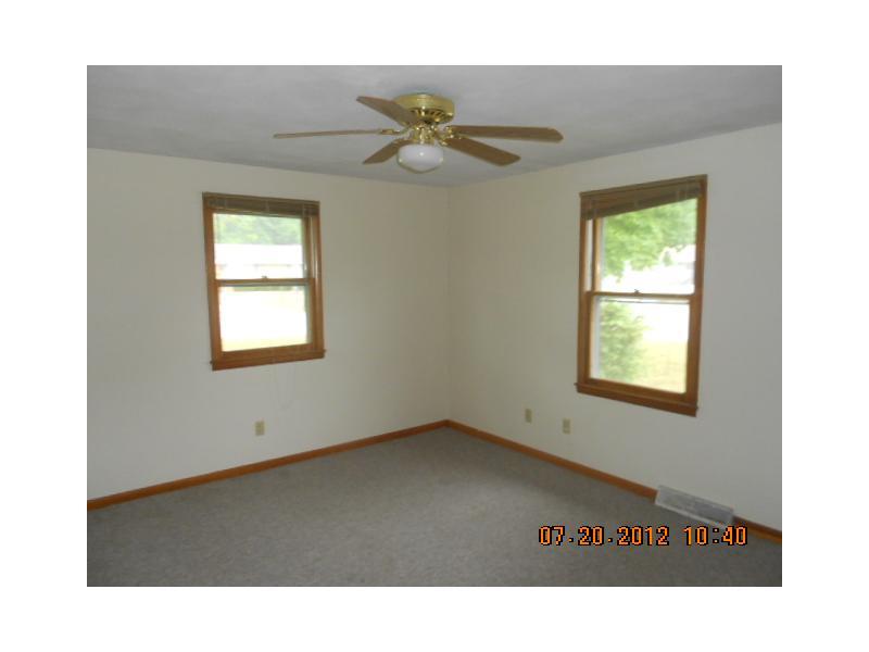 521 Piccadilly Road Anderson, IN 46013 - Photo 5 of 15 Gallery Image 5