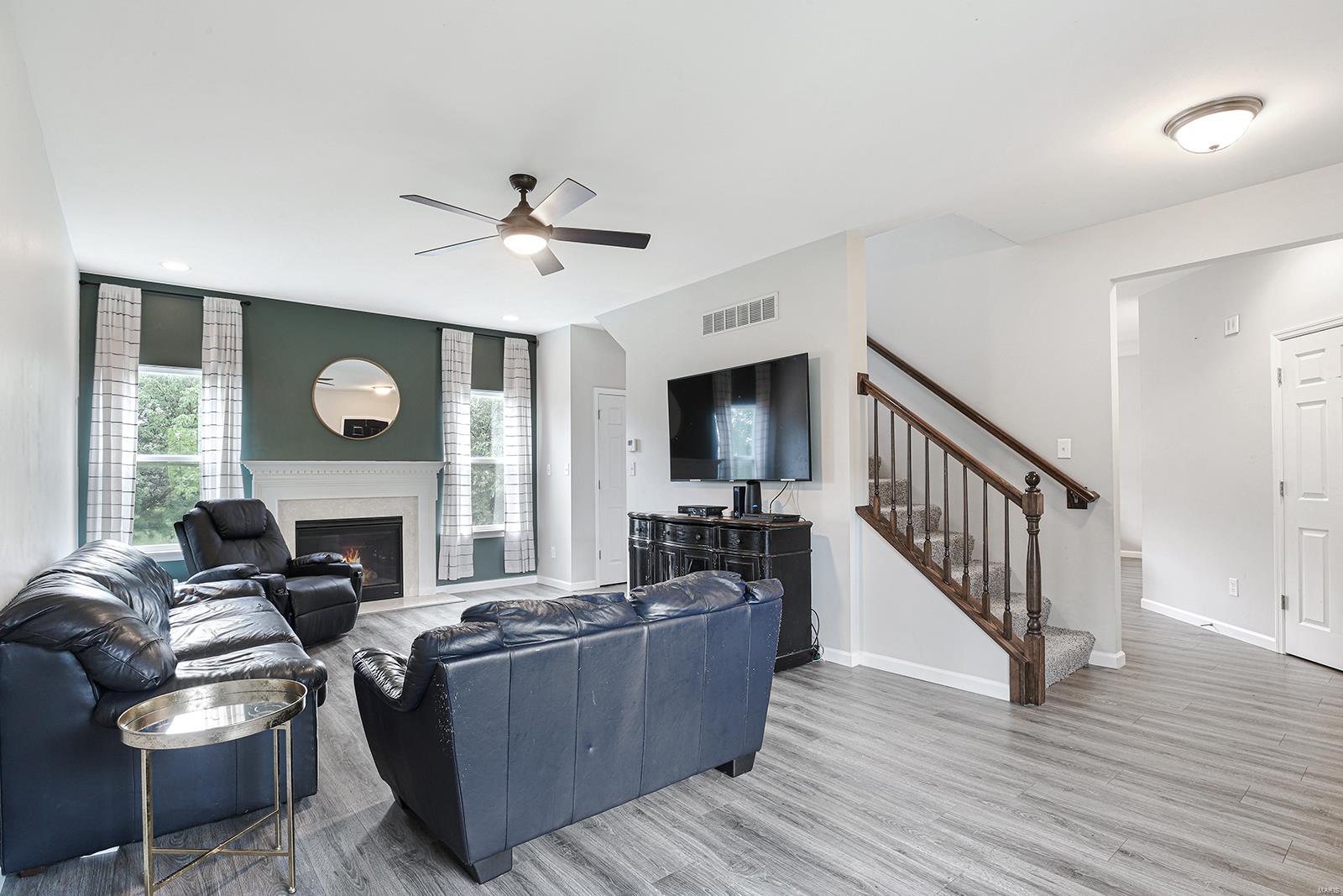 6688 Eagles View Drive Pacific, MO 63069 - Photo 4 of 33