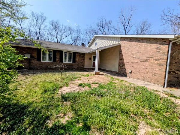 $299,000 | 110 Estate Drive, Chester, IL 62233