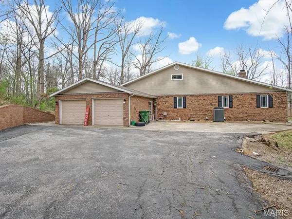 $299,000 | 110 Estate Drive, Chester, IL 62233