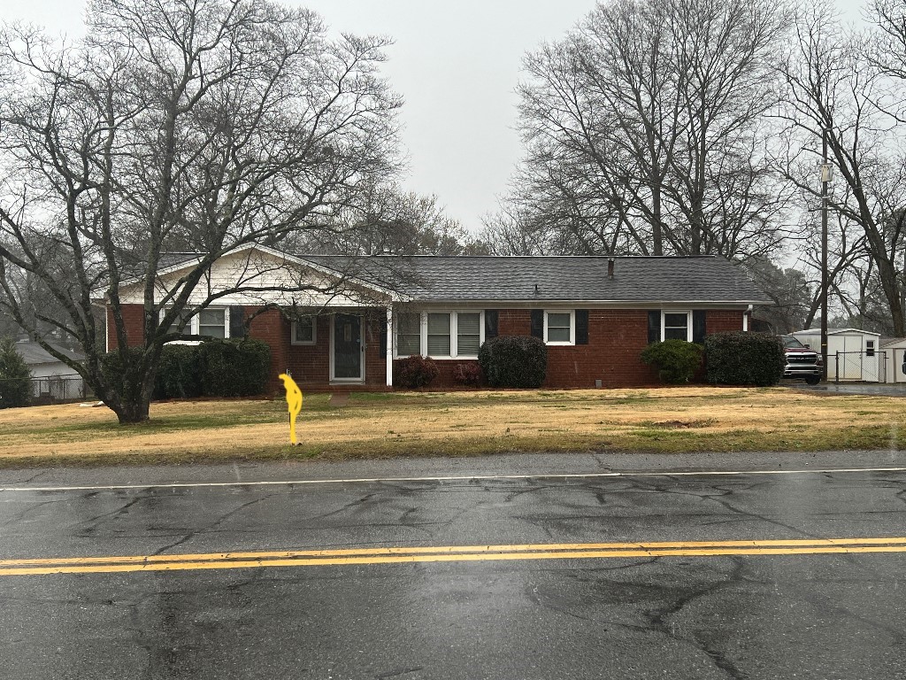 402 McGee Road Anderson, SC 29625 - Photo 1 of 6