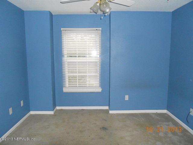 4689 Barnes Road South, Unit 3D Jacksonville, FL 32207 - Photo 7 of 10 a view of an empty room with a window