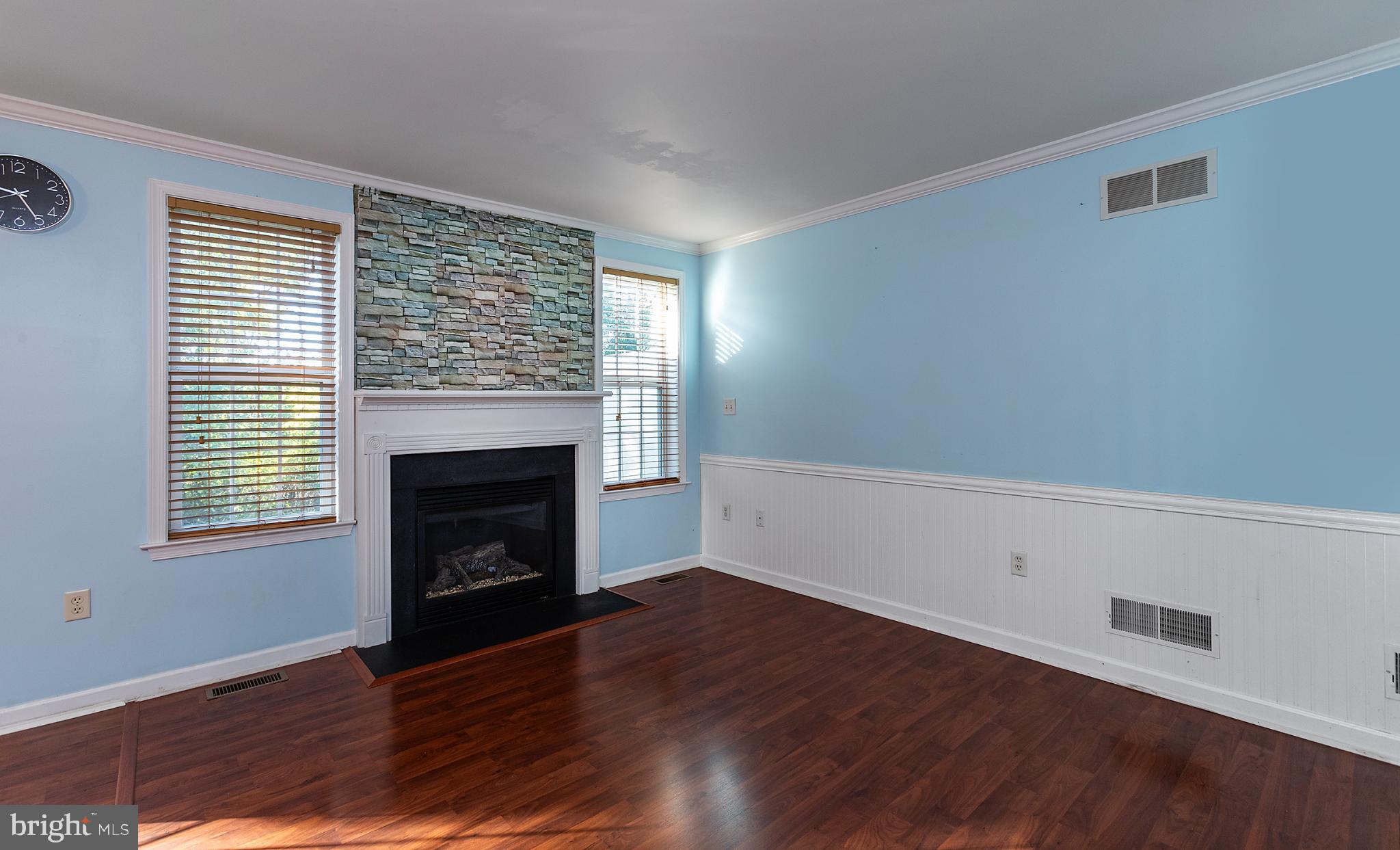 135 Mapleton Boulevard Harrisburg, PA 17112 - Photo 13 of 45 Bright and inviting living space with charm.
