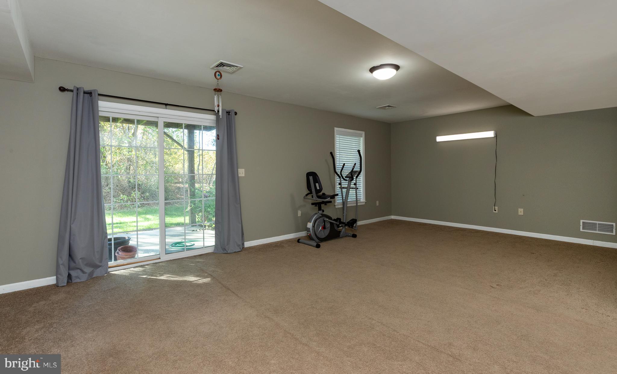 135 Mapleton Boulevard Harrisburg, PA 17112 - Photo 40 of 45 Spacious room with natural light and potential.