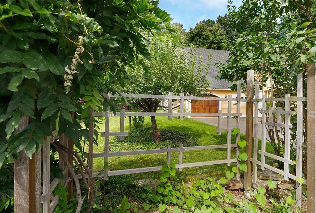 21 Mockingbird Lane Maynard, MA 01754 - Photo 2 of 42 Gallery Image 2