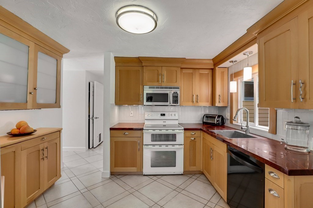 21 Mockingbird Lane Maynard, MA 01754 - Photo 9 of 42 Gallery Image 9