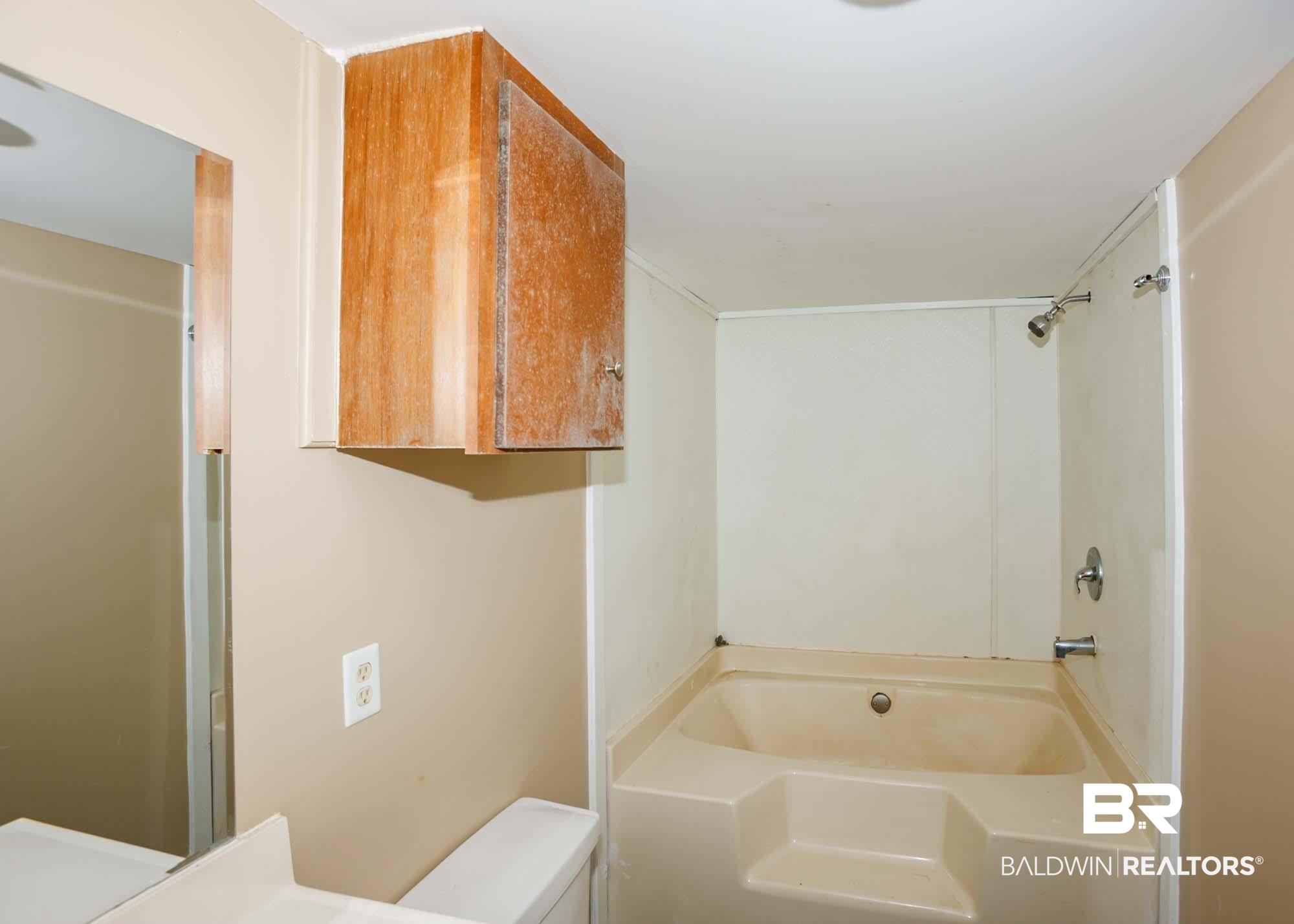 11998 Workman Avenue Foley, AL 36535 - Photo 54 of 59 Full bath featuring toilet and tub / shower combination