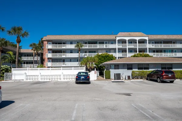 $1,590 | 1965 Southeast 5th Court, Unit 104, Pompano Beach, FL 33060