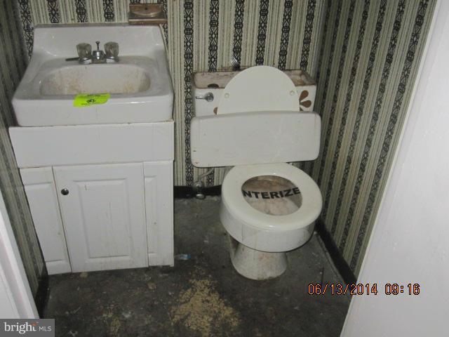8222 Gray Haven Road Baltimore, MD 21222 - Photo 2 of 15 Bath