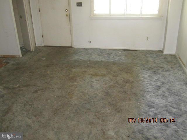 8222 Gray Haven Road Baltimore, MD 21222 - Photo 10 of 15 Living Room