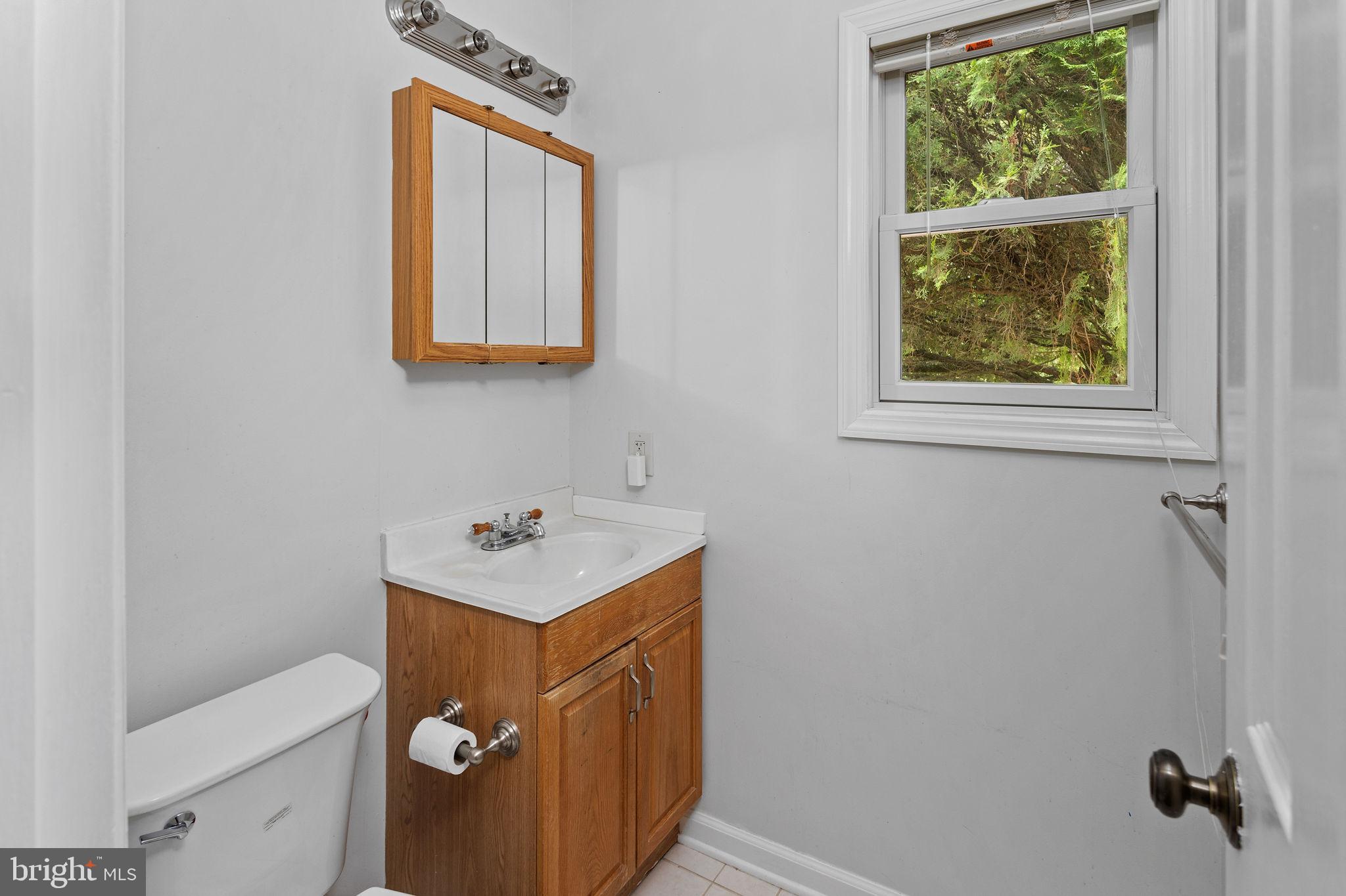 469 Flock Road Hamilton, NJ 08619 - Photo 10 of 29 Powder Room