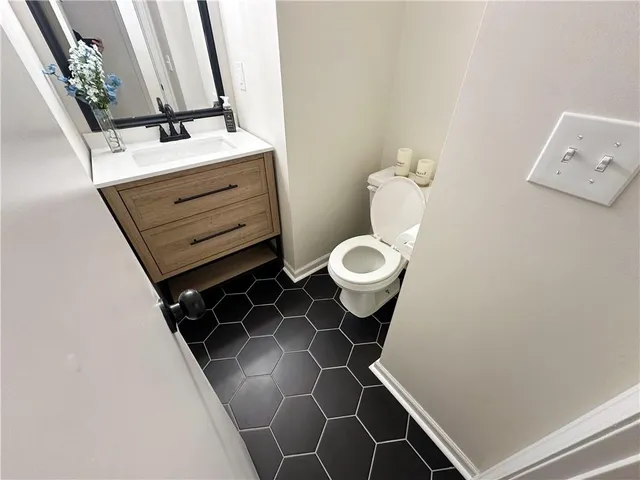 $450,000 | 4600 Northeast Kingston Drive, Lee's Summit, MO 64064