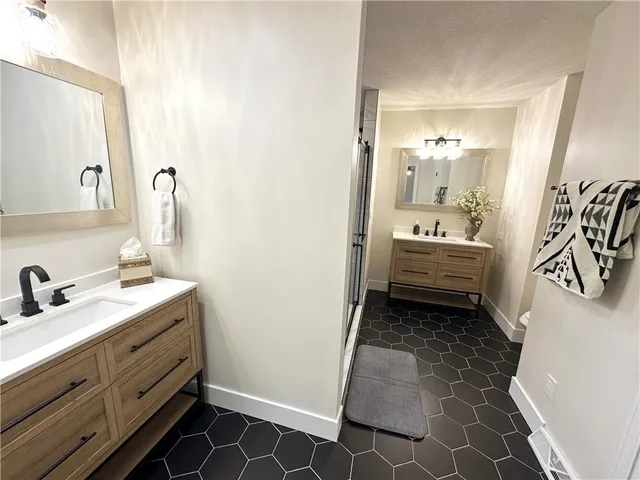 $450,000 | 4600 Northeast Kingston Drive, Lee's Summit, MO 64064