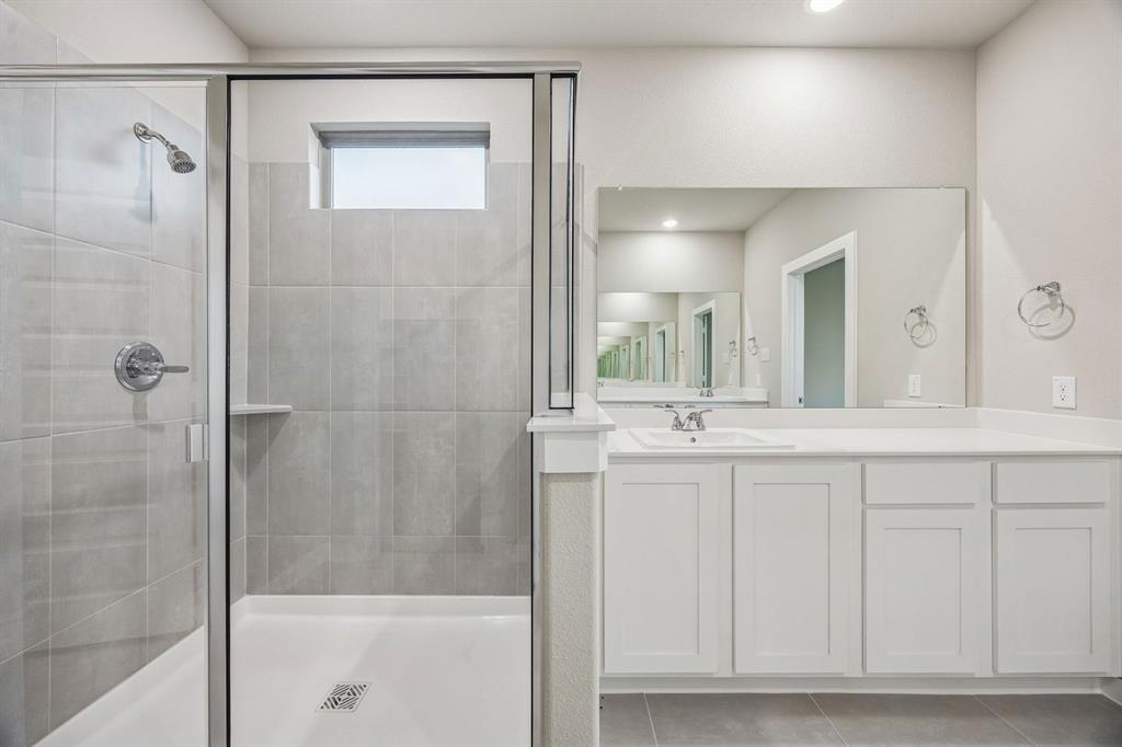 1113 Del Rio Drive Lavon, TX 75166 - Photo 21 of 40 Primary Bathroom in the Wimbledon home plan by Trophy Signature Homes – REPRESENTATIVE PHOTO