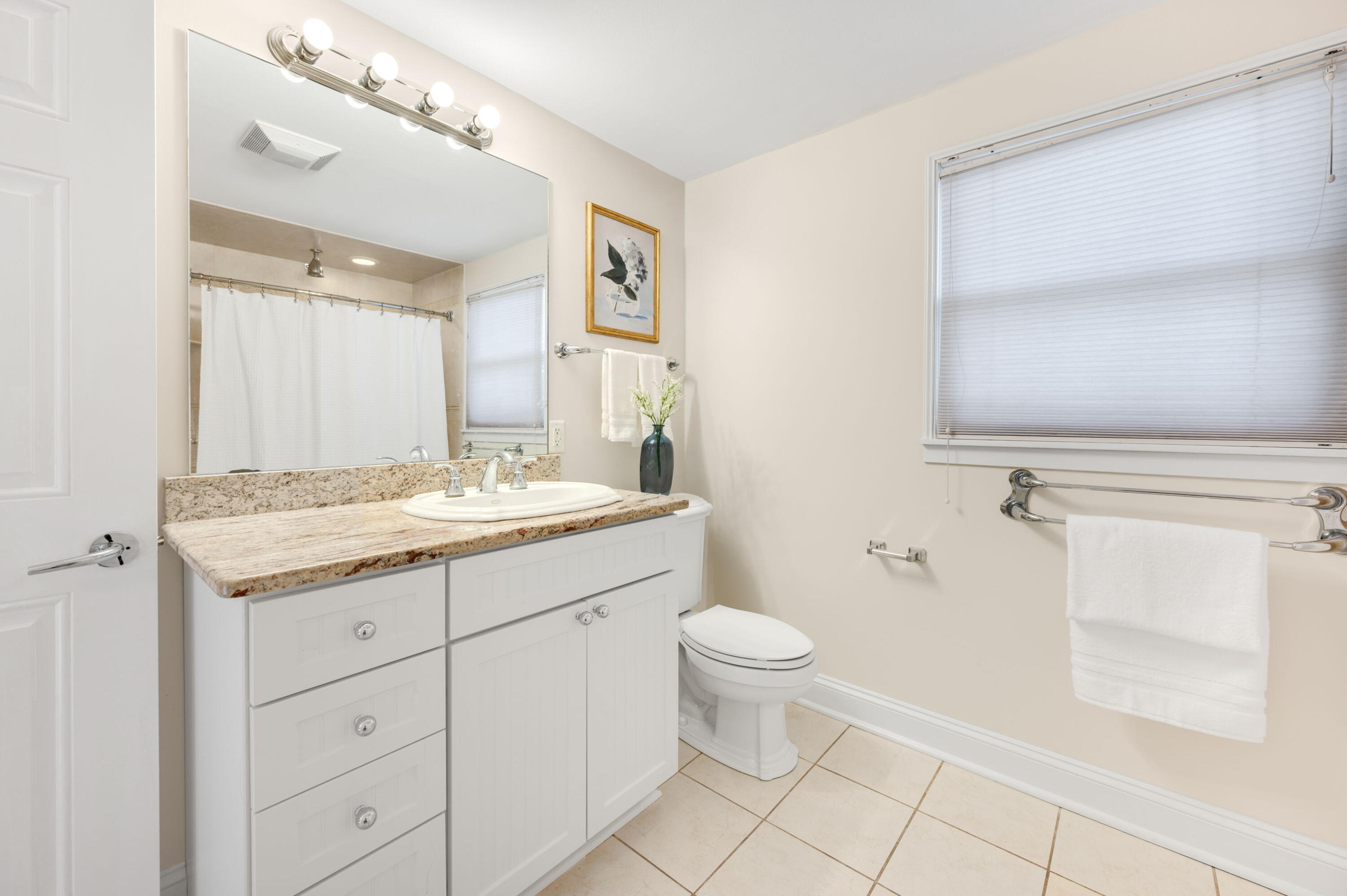 6261 North Bay Ridge Avenue Whitefish Bay, WI 53217 - Photo 17 of 21 Welcome Home!