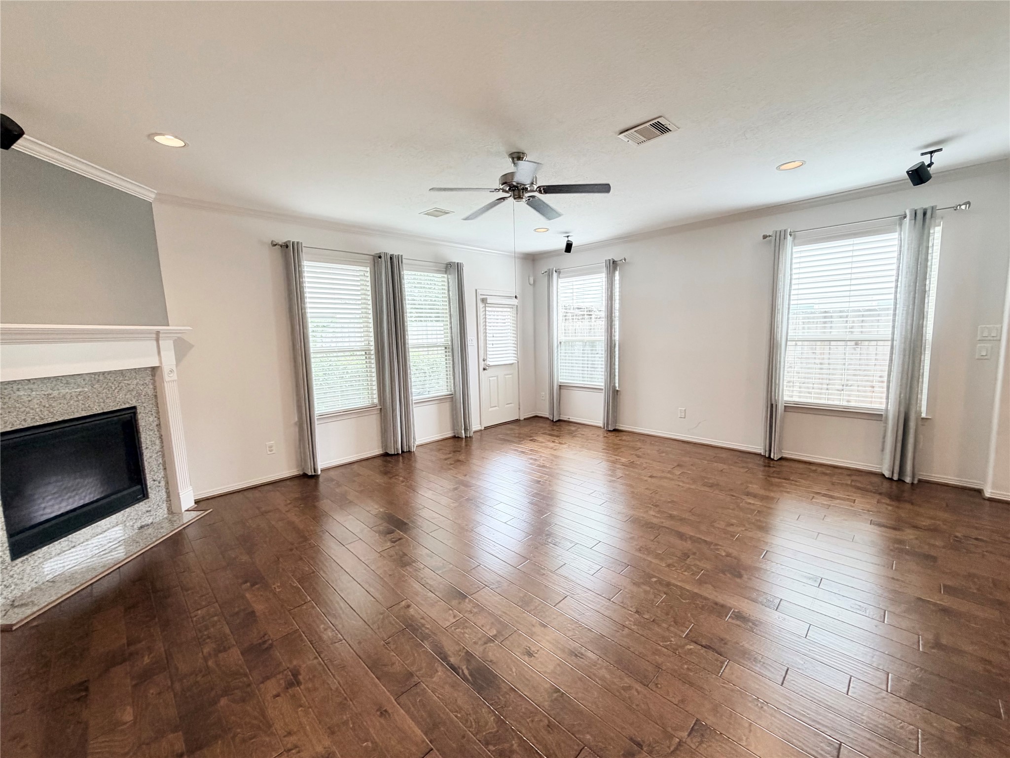 4228 Drake Street Houston, TX 77005 - Photo 7 of 21