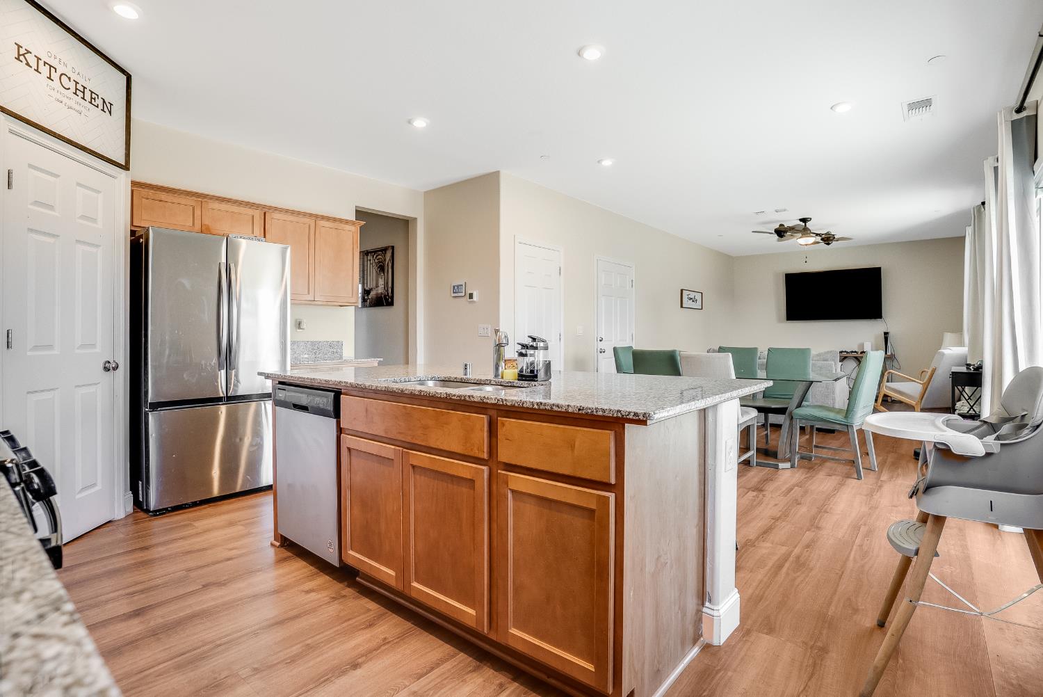 1869 East Gum Avenue Reedley, CA 93654 - Photo 11 of 27