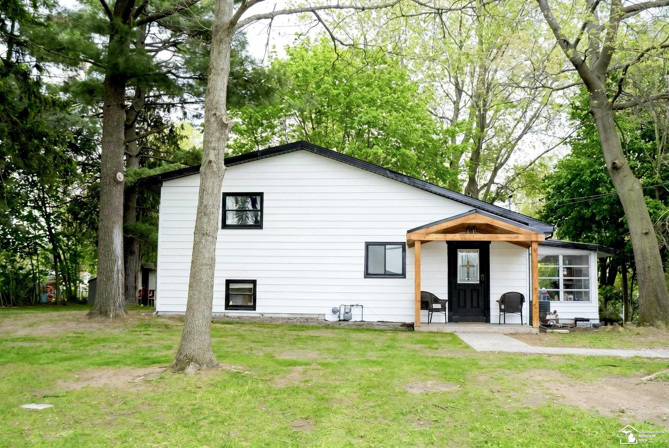 7252 Douglas Road Lambertville, MI 48144 - Photo 6 of 26