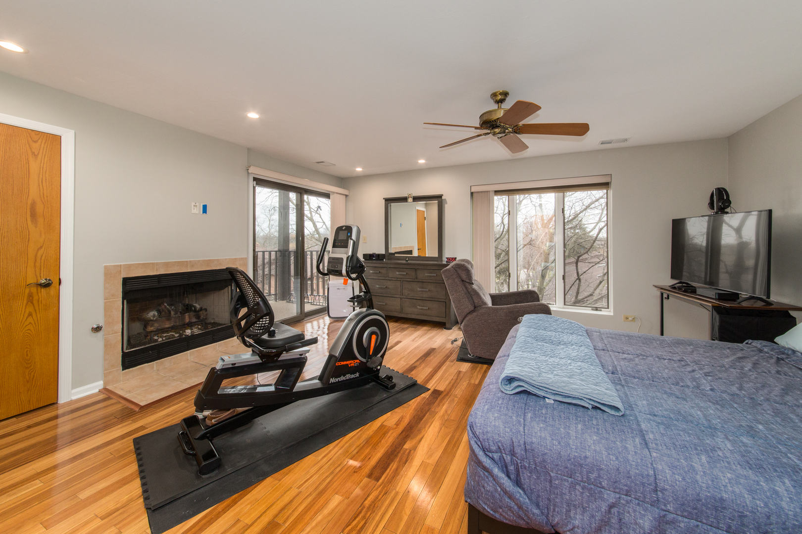 175 Boardwalk Place, Unit 301 Park Ridge, IL 60068 - Photo 11 of 20 a view of a livingroom with furniture and a flat screen tv