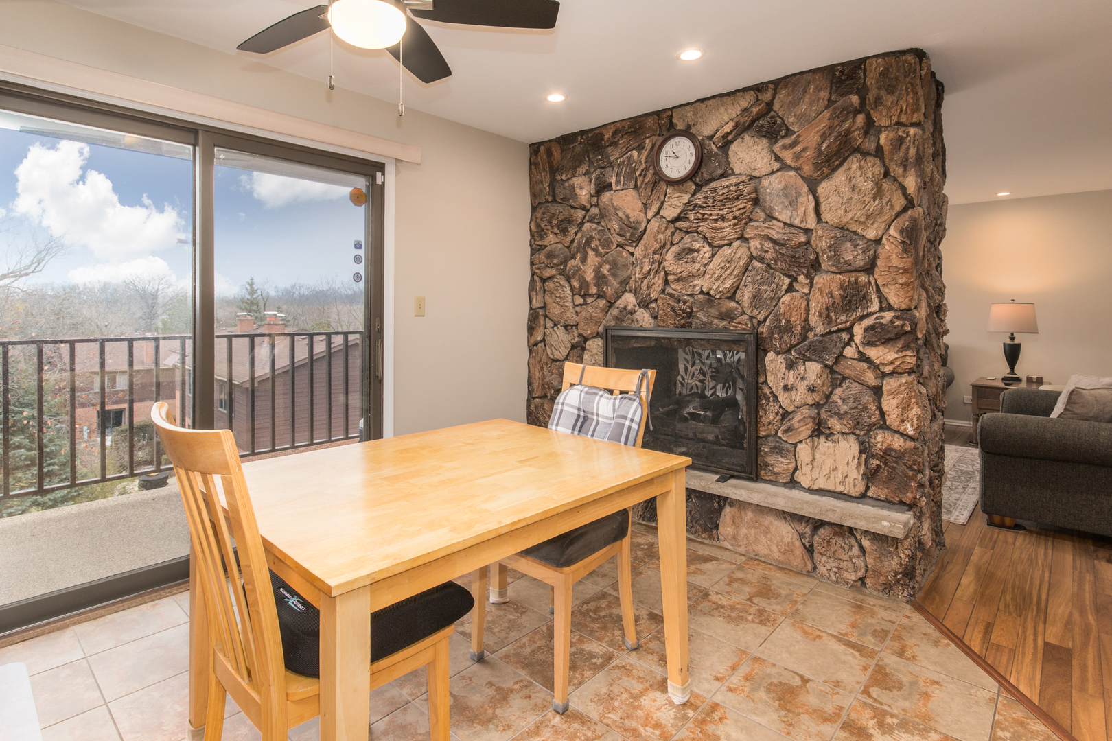 175 Boardwalk Place, Unit 301 Park Ridge, IL 60068 - Photo 4 of 20 a dinning room with a table and chairs