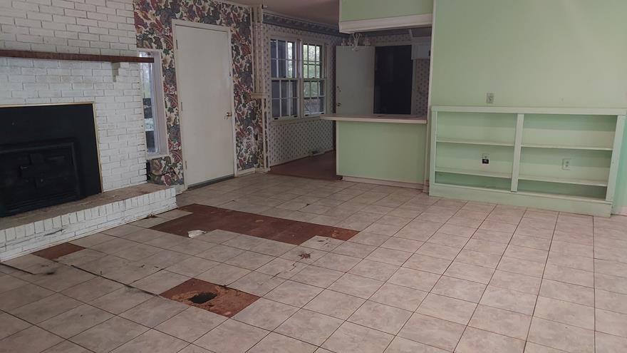 534 Weatherford Road Orangeburg, SC 29115 - Photo 2 of 11 livingroom