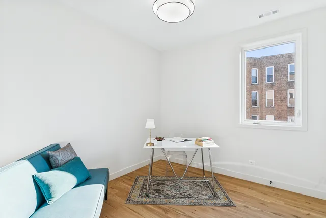 $395,000 | 4208 South Calumet Avenue, Unit 101, Chicago, IL 60653