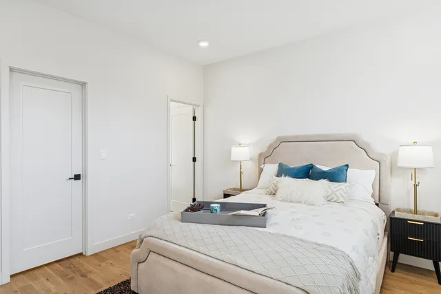 $395,000 | 4208 South Calumet Avenue, Unit 101, Chicago, IL 60653