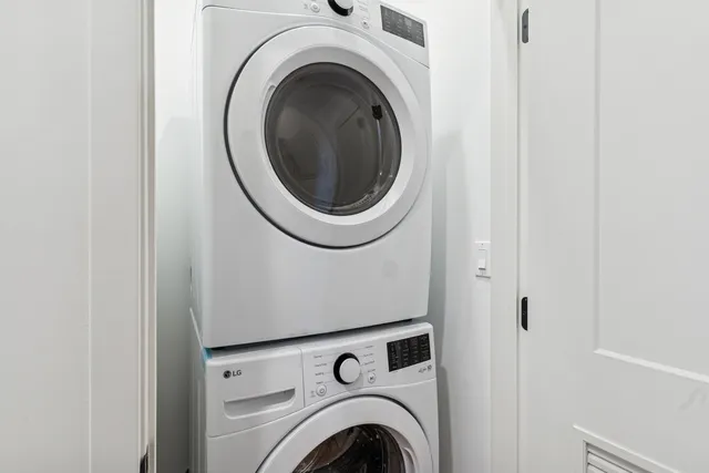 $395,000 | 4208 South Calumet Avenue, Unit 101, Chicago, IL 60653