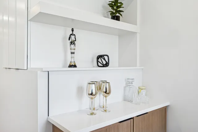 $395,000 | 4208 South Calumet Avenue, Unit 101, Chicago, IL 60653