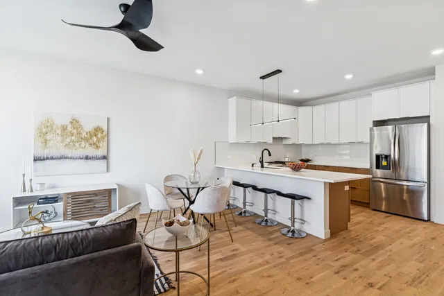 $395,000 | 4208 South Calumet Avenue, Unit 101, Chicago, IL 60653