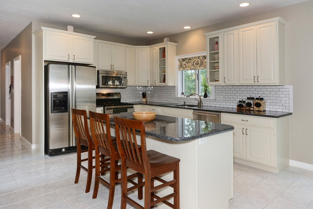 12 Horseneck Road Shrewsbury, MA 01545 - Photo 3 of 30 Gallery Image 3
