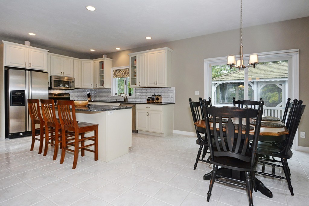 12 Horseneck Road Shrewsbury, MA 01545 - Photo 4 of 30 Gallery Image 4