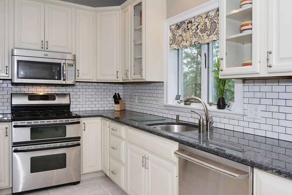 12 Horseneck Road Shrewsbury, MA 01545 - Photo 7 of 30 Gallery Image 7
