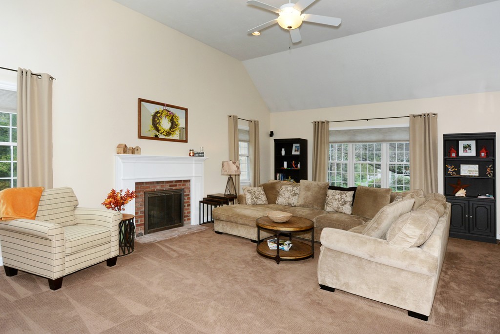 12 Horseneck Road Shrewsbury, MA 01545 - Photo 9 of 30 Gallery Image 9